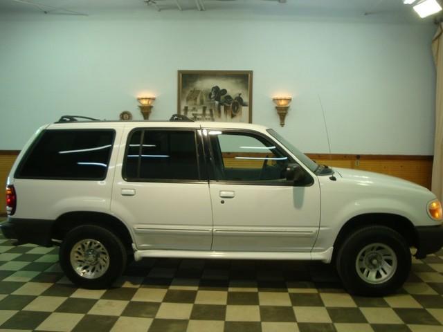 Ford Explorer 2000 photo 1
