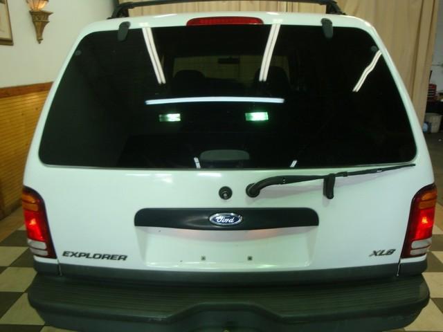 Ford Explorer 2000 photo 4