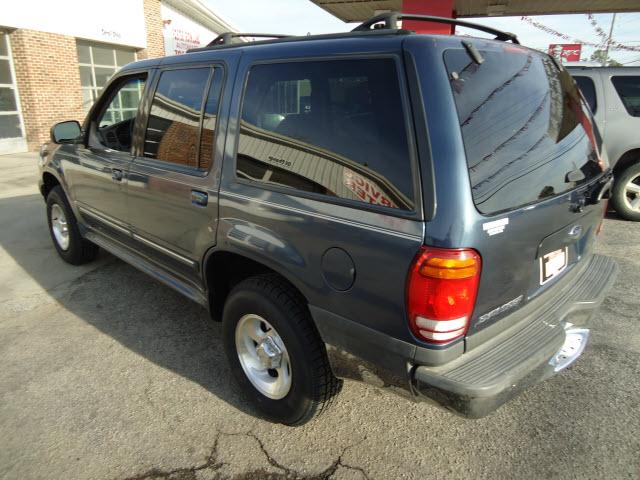 Ford Explorer 2001 photo 1