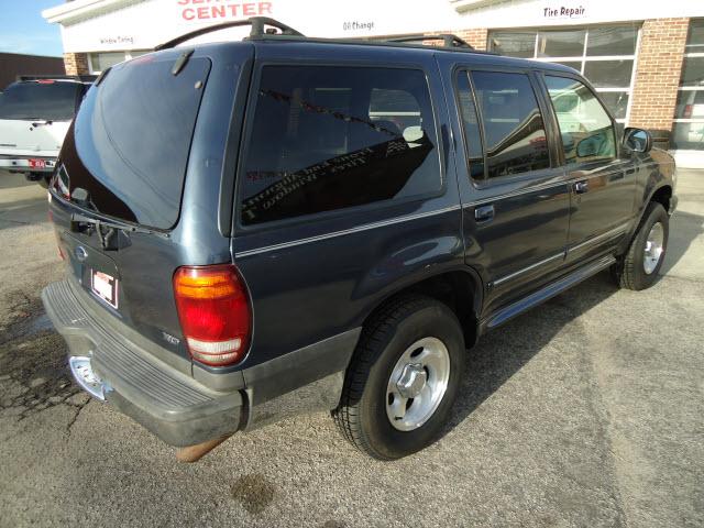 Ford Explorer 2001 photo 2