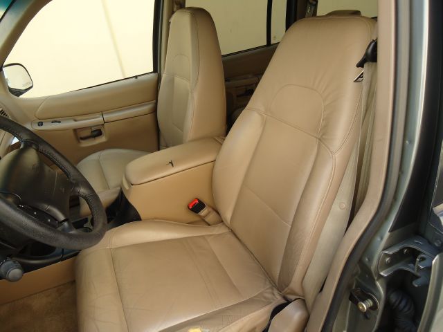 Ford Explorer 2001 photo 25