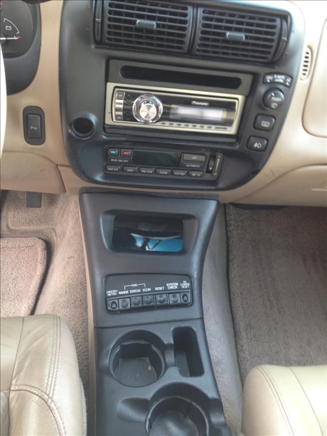 Ford Explorer 2001 photo 2