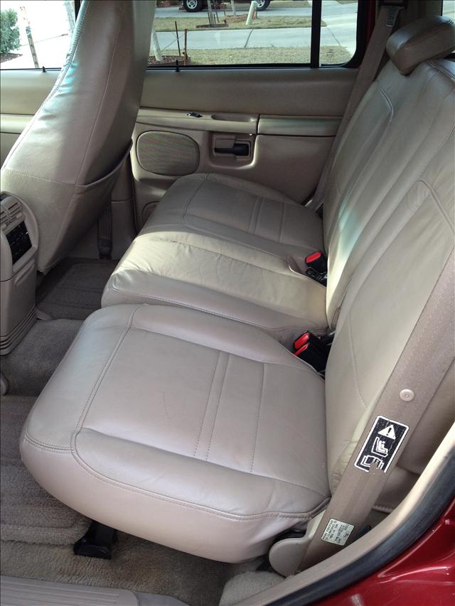 Ford Explorer 2001 photo 3