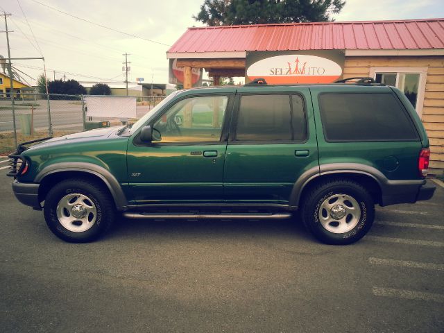 Ford Explorer 2001 photo 1