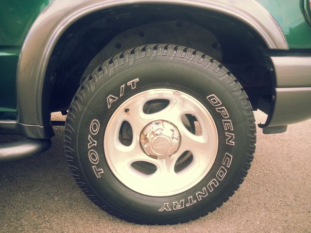 Ford Explorer 2001 photo 2