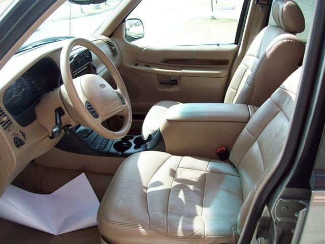 Ford Explorer 2001 photo 2