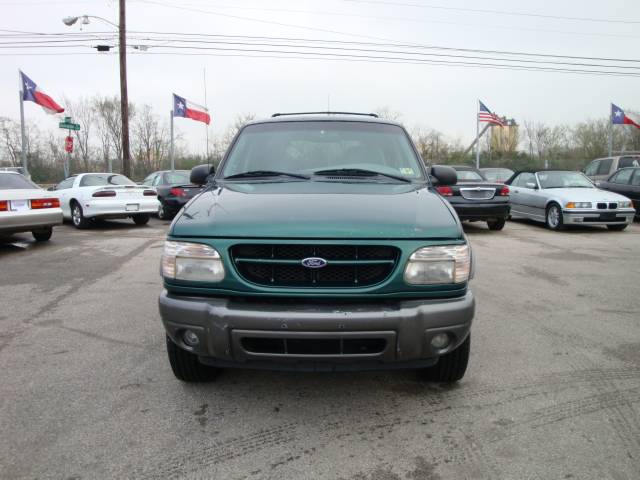 Ford Explorer 2001 photo 1