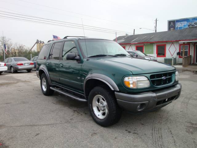 Ford Explorer 2001 photo 2