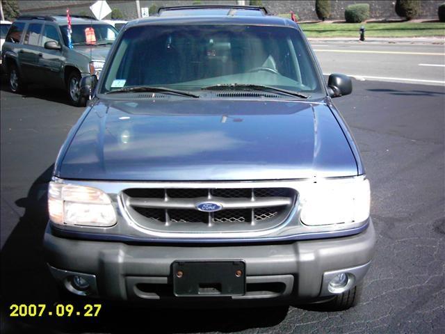 Ford Explorer 2001 photo 1