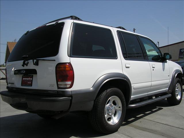 Ford Explorer 2001 photo 1