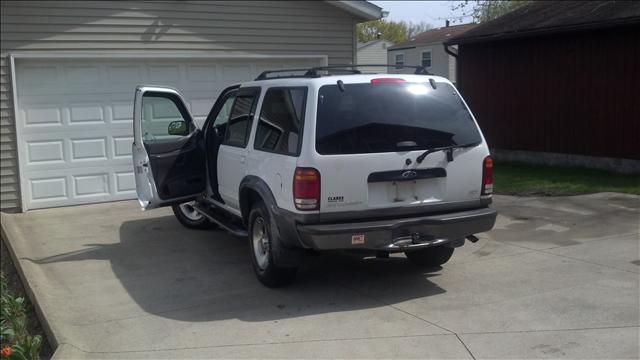 Ford Explorer 2001 photo 2
