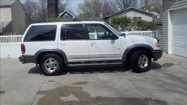 Ford Explorer 2001 photo 3