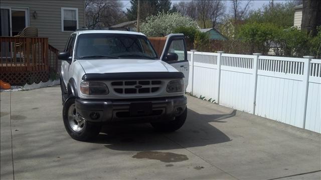 Ford Explorer 2001 photo 4