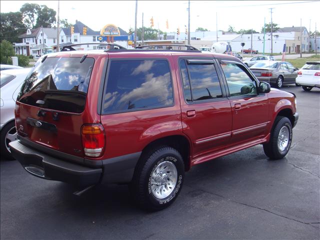 Ford Explorer 2001 photo 1