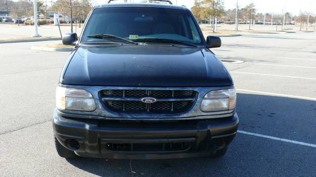 Ford Explorer 2001 photo 1