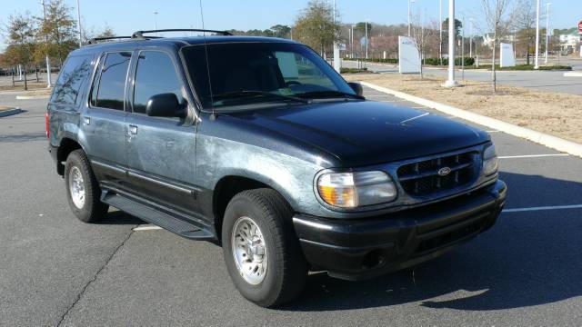 Ford Explorer 2001 photo 2