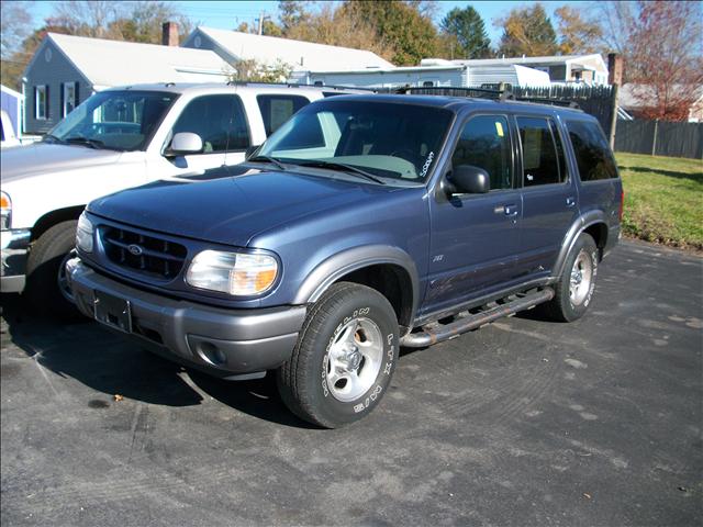 Ford Explorer 2001 photo 1