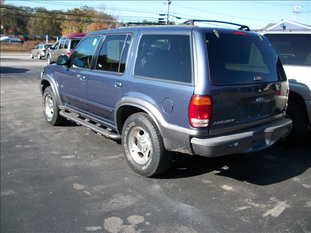 Ford Explorer 2001 photo 2