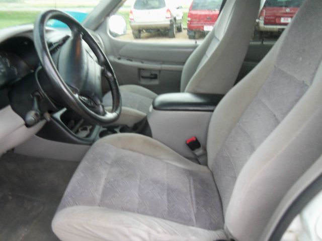 Ford Explorer 2001 photo 1
