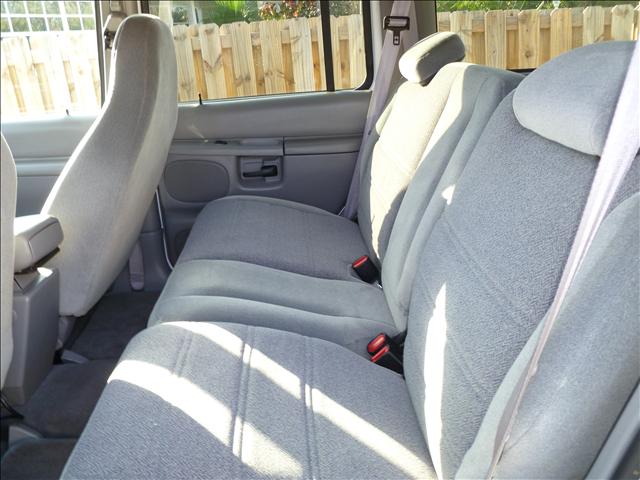 Ford Explorer 2001 photo 4