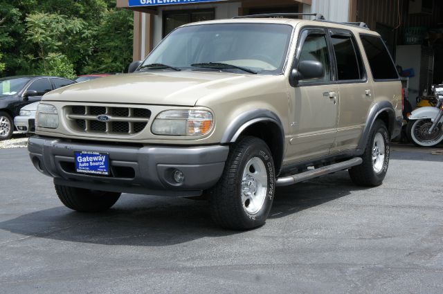 Ford Explorer 2001 photo 3