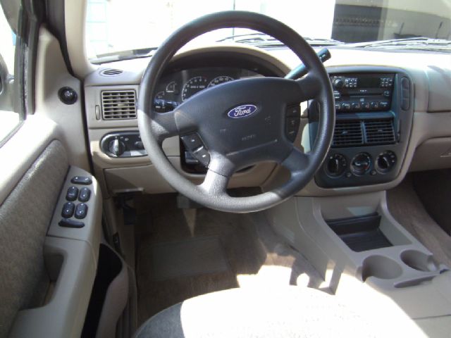 Ford Explorer 2002 photo 1