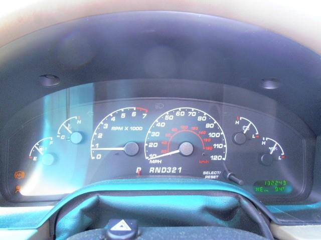 Ford Explorer 2002 photo 10