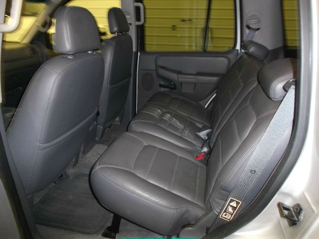 Ford Explorer 2002 photo 2