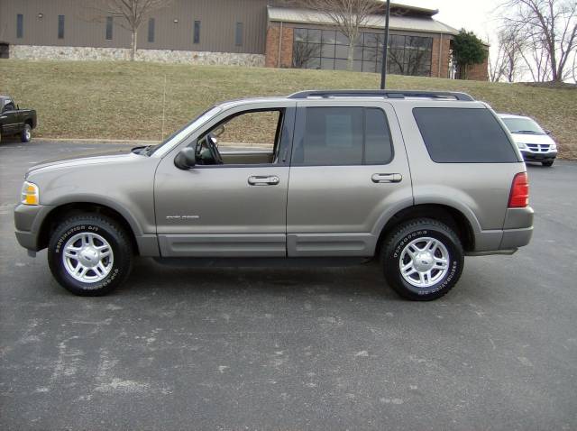 Ford Explorer 2002 photo 1