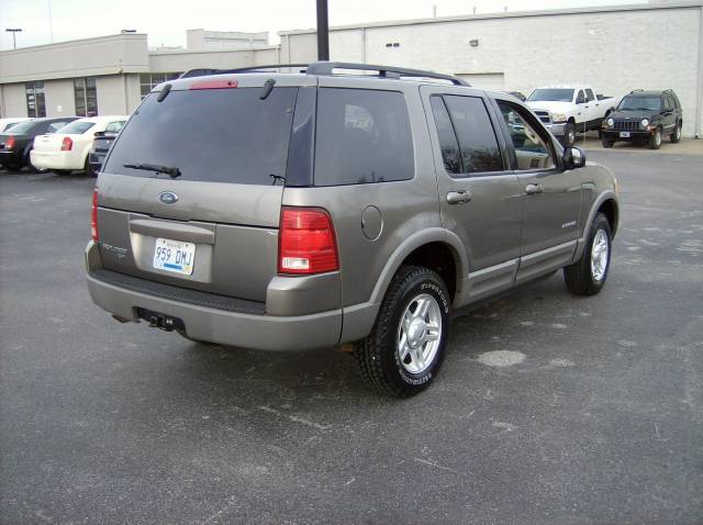 Ford Explorer 2002 photo 3