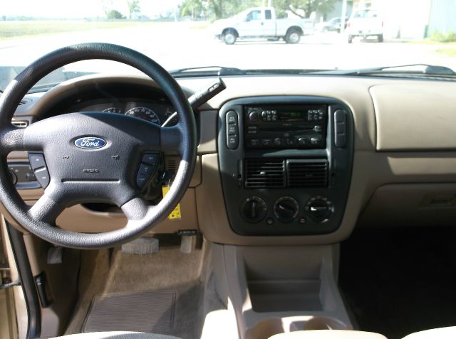 Ford Explorer 2002 photo 2