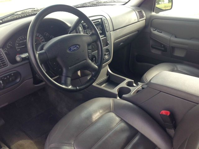 Ford Explorer 2002 photo 1