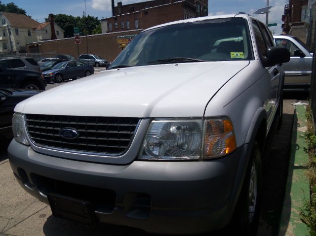 Ford Explorer 2002 photo 2