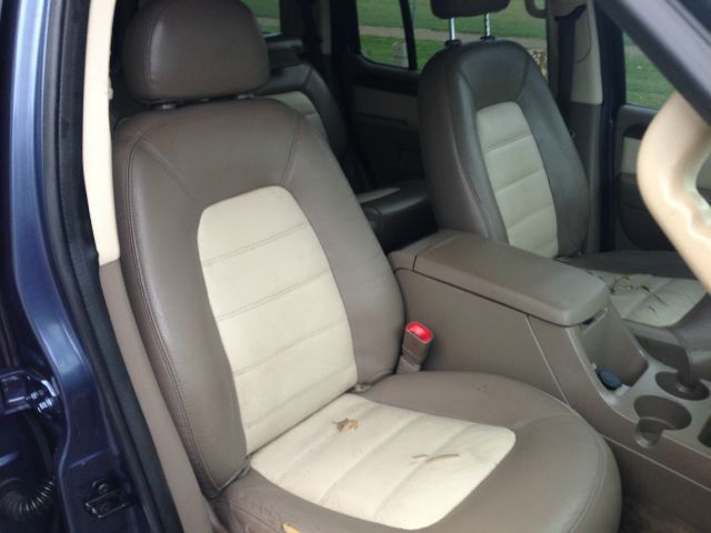 Ford Explorer 2002 photo 2