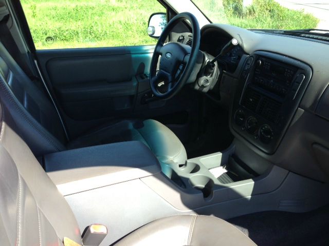 Ford Explorer 2002 photo 2