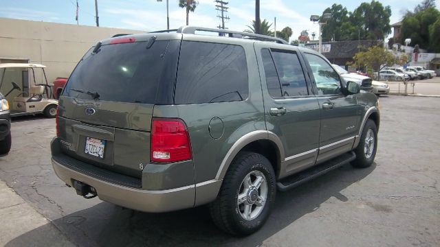 Ford Explorer E320 - Extra Sharp SUV