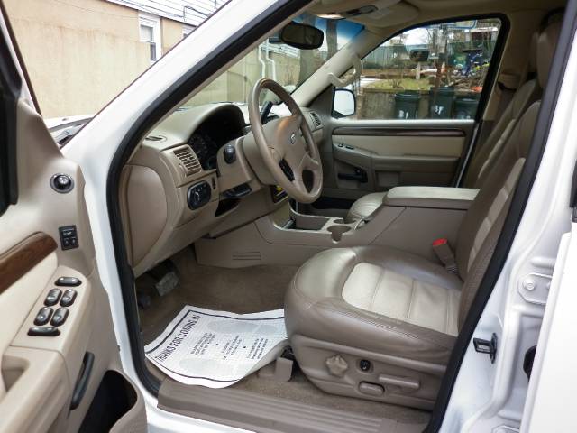 Ford Explorer 2002 photo 4