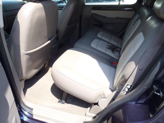 Ford Explorer 2002 photo 2