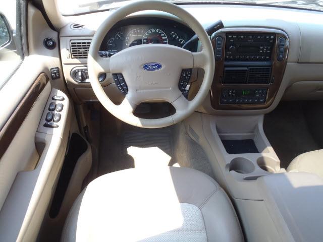 Ford Explorer 2002 photo 1