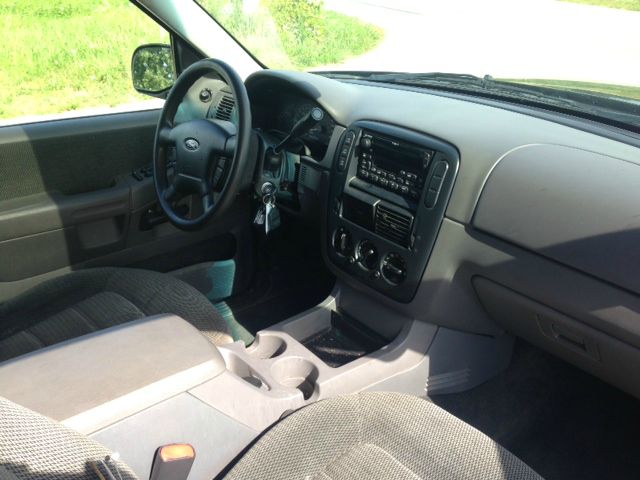 Ford Explorer 2002 photo 2