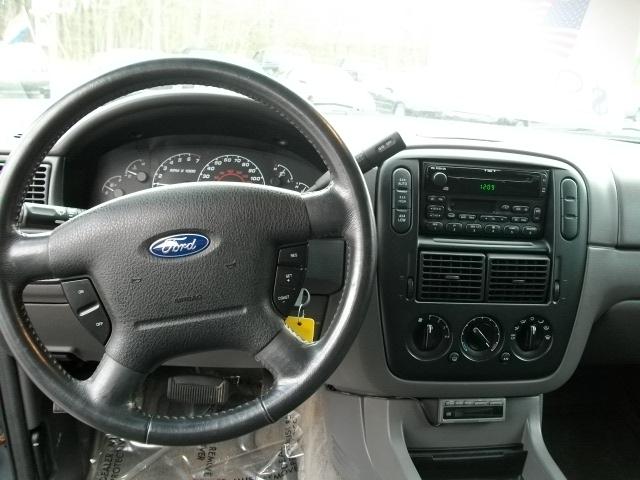 Ford Explorer 2002 photo 2