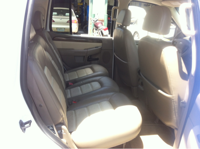 Ford Explorer 2002 photo 2