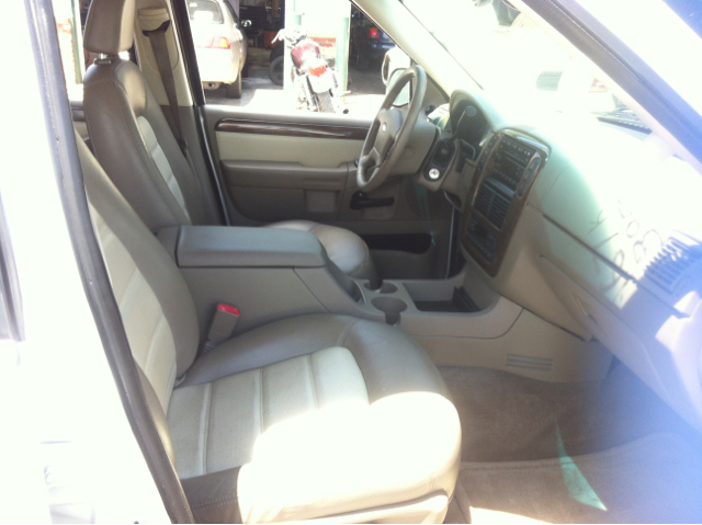Ford Explorer 2002 photo 3