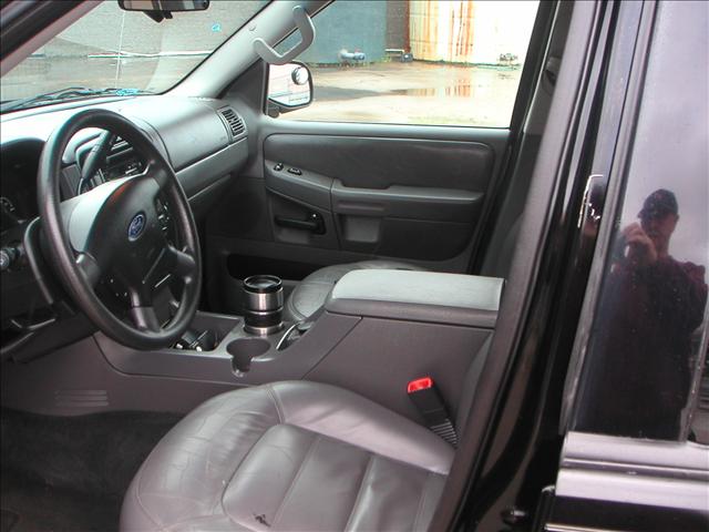 Ford Explorer 2002 photo 2