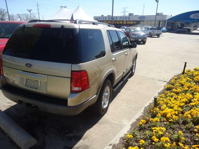 Ford Explorer 2002 photo 4