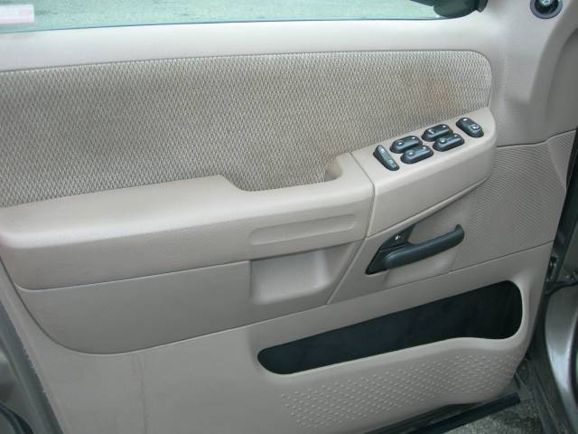 Ford Explorer 2002 photo 4