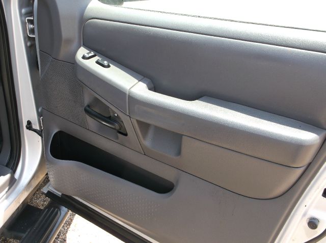 Ford Explorer 2002 photo 7