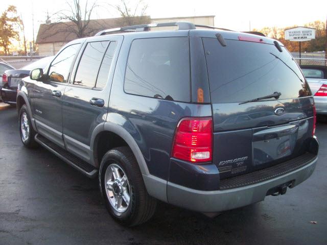 Ford Explorer 2002 photo 2