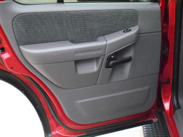 Ford Explorer 2002 photo 15