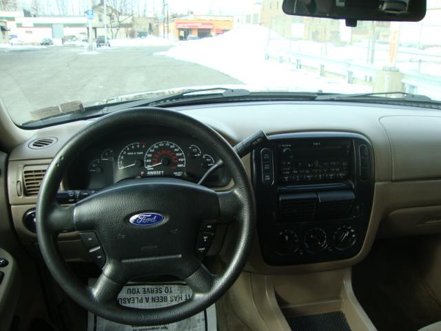 Ford Explorer 2002 photo 3